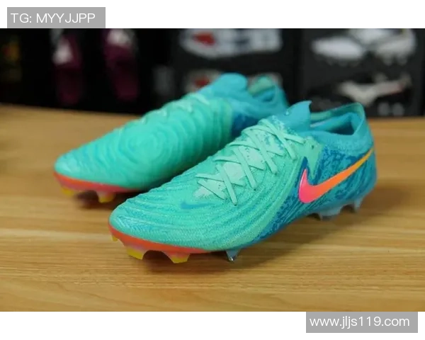 球星签名鞋如何影响足球装备市场与球员表现分析